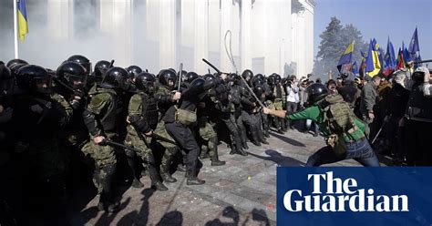 Ukraine Nationalists Clash With Police Outside Kiev Parliament World