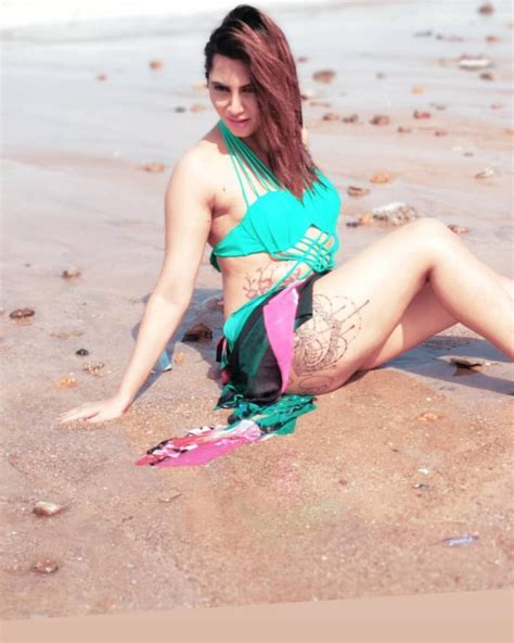 Arshi Khan Bold Photos Hot Bikini Photos Viral On Social Media