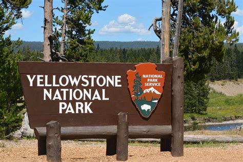 read   stay  yellowstone np  areas     park