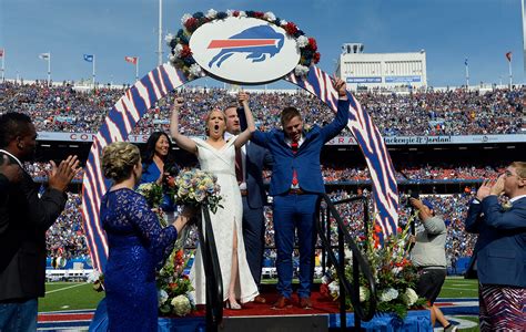 Wedding Held At Halftime Of Buffalo Bills Nfl Game Vs New England