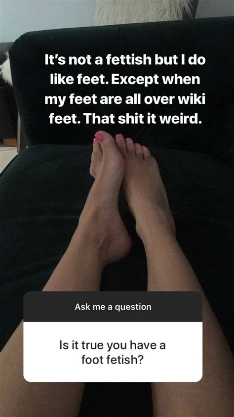 roxy striar s feet