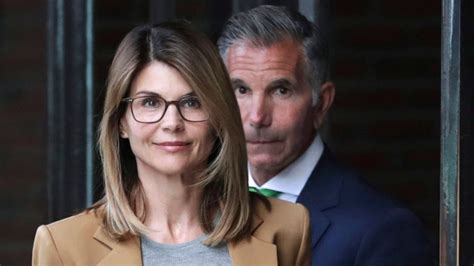 Daughters Of Admissions Scandal Mom Lori Loughlin Break Social Media