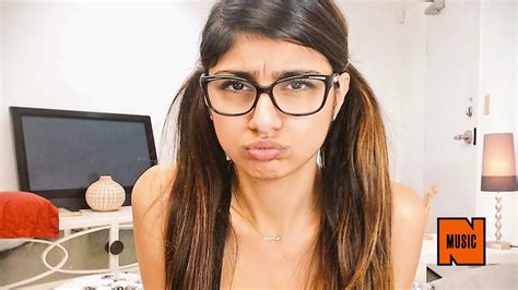 Mia Khalifa Catches Drake Trying To Slide Into Her Instagram Dms Mp4
