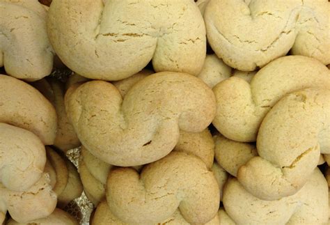 plain italian cookies  shaped doris italian market