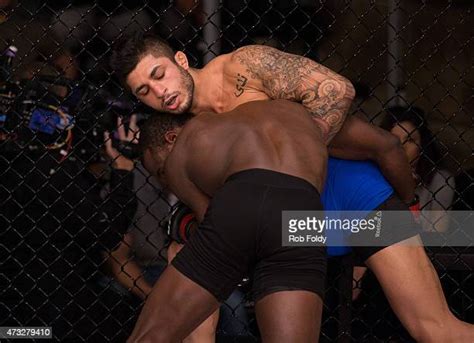 Ufc Cage Fighting Photos And Premium High Res Pictures Getty Images