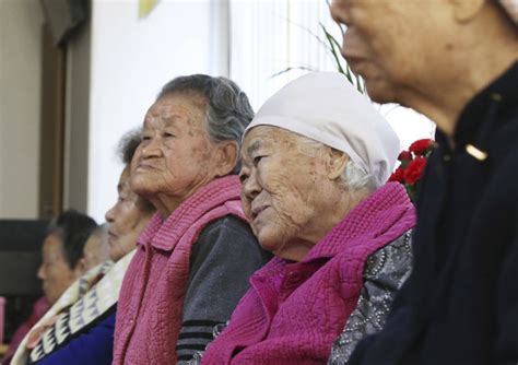 japan apologises to women forced to be sex slaves for wwii soldiers