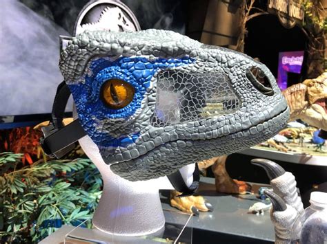 Jurassic World Chomp ‘n Roar Mask Velociraptor “blue