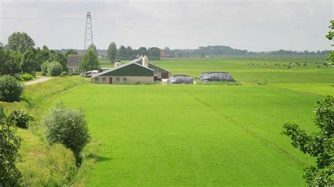 boerderijenstichting zoekt mooiste friese boerderij van na  veld postnl landbouwnieuws