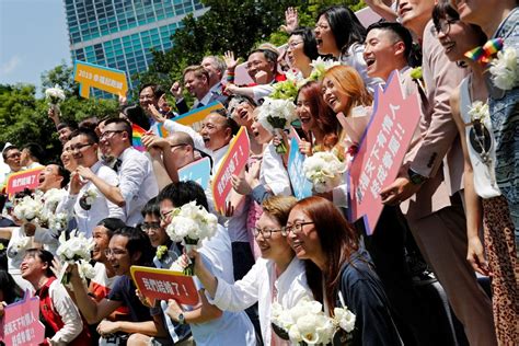 hundreds marry after taiwan legalizes same sex marriage