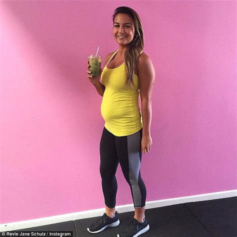 crossfit trainer revie schulz lifts 40 kilogram weights at 16 weeks pregnant daily mail online