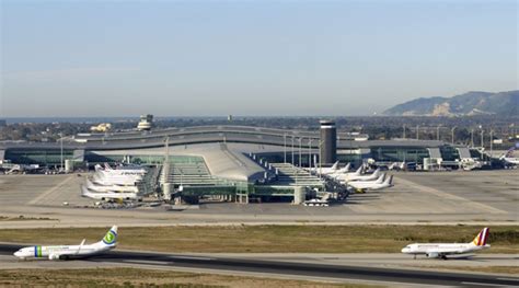 overlast door staking op luchthaven barcelona luchtvaartnieuws