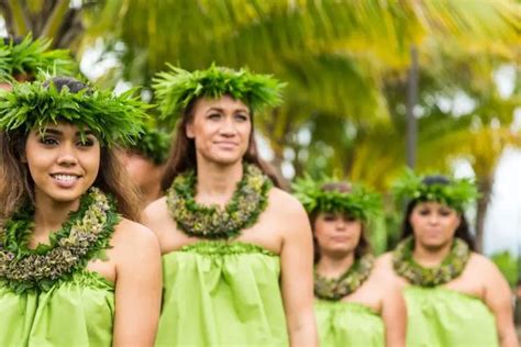 exploring    hawaii holidays travel begins