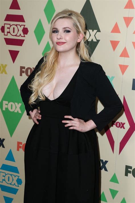 Abigail Breslin Cleavage 72 Photos Thefappening