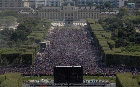 France Croatie Mouvement De Foule Dans La Fan Zone De Paris Pleine à