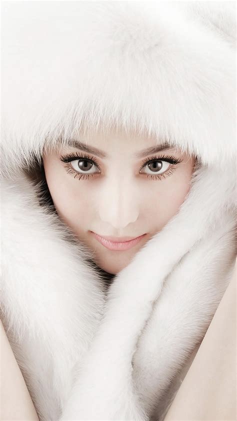 hi81 white chinese asian girl sexy fur wallpaper