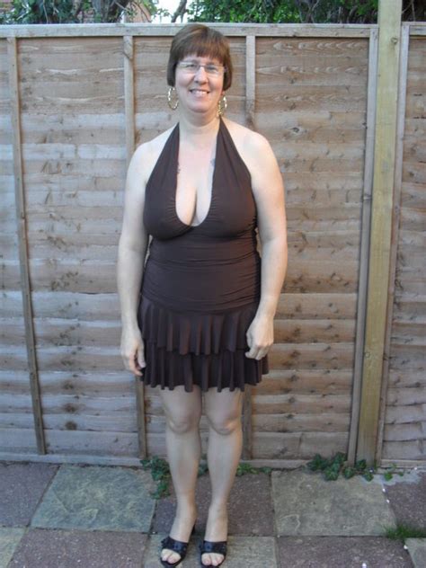 hotbaf2be5b 51 from keswick is a mature woman looking for a sex date