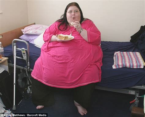 britain s fattest woman brenda flanagan davies weighs 40stone daily
