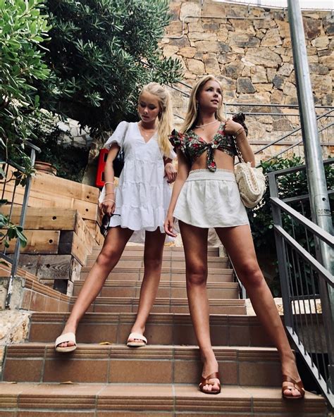 Izaandelle Iza Elle Cryssanthander Girl Tiktok Famous Blonde Twins