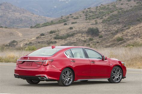 acura offering  rlx flagship buyers massive  discounts carscoops