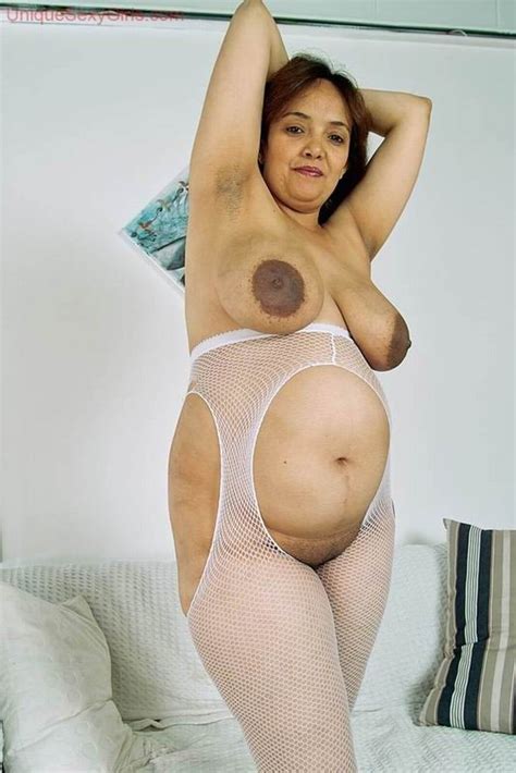 pregnant latin milf showing her huge belly pichunter