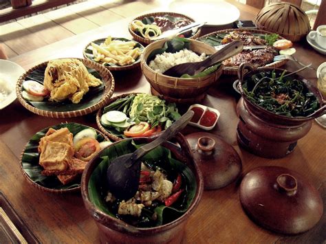 menikmati masakan nusantara di lemah ledok garden resto wisata kuliner