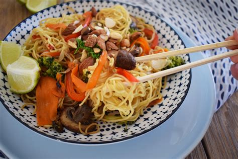 pad thai facile aux legumes croquants des saveurs dans nos assiettes