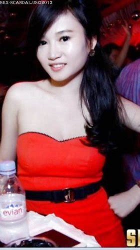 download amateur chinese girl travelling to singapore