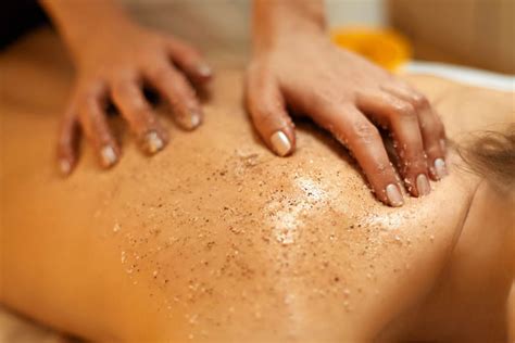 Benefits Of Organic Body Scrub And Mud Wrap Treatments