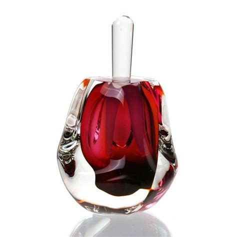 flacon de parfum au design qui raconte une histoire archzinefr bouteille de parfum en verre