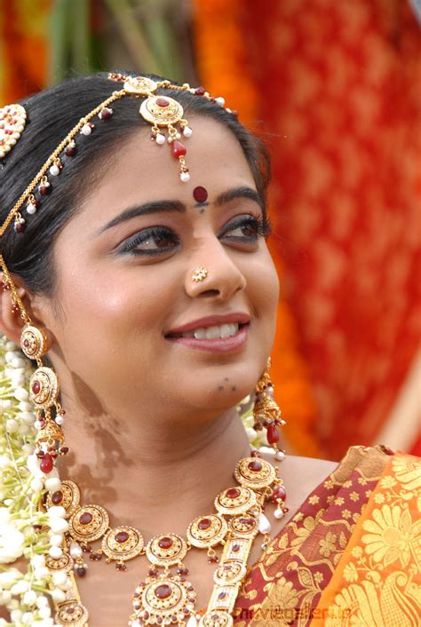 test priyamani  traditional saree stills priyamani  saree photo