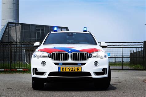 zien de bmw  van de nederlandse politie