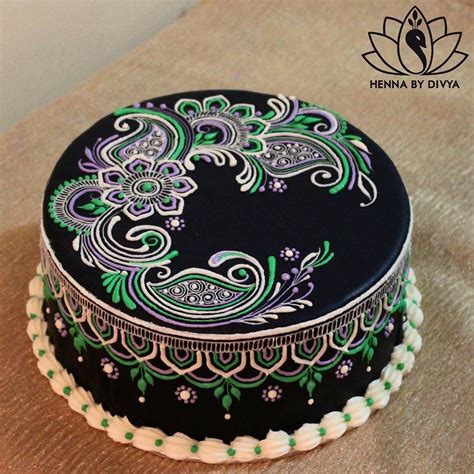 year  ive wanted  create  henna decorated fondant covered cake