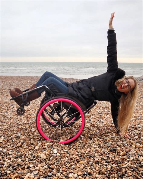 Strangers Tell This Woman In A Wheelchair She S Too Pretty To Be