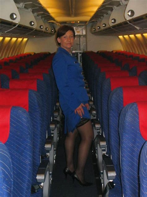 Female Flight Attendants 36 Pics