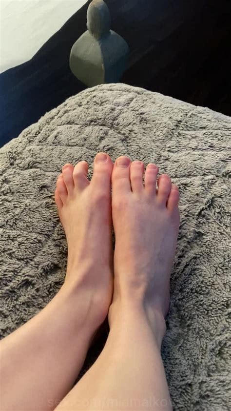 Mia Malkova Would You Let Me Rub Your Cock With My Pretty Little Feet