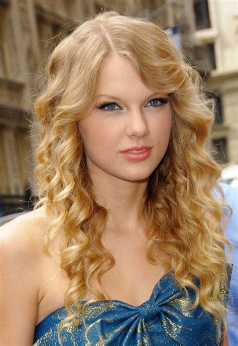 taylor swift long curly hairstyle curly hair styles easy hair styles  long curly hair