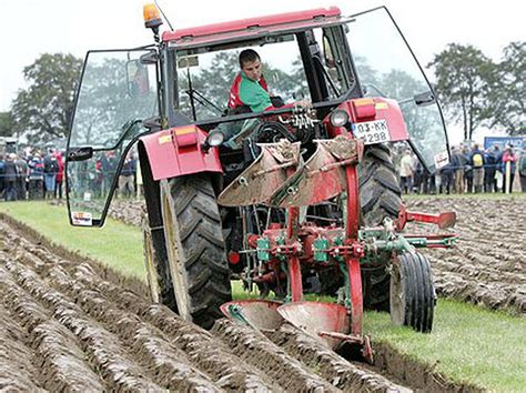 thousands turn   ploughing championships