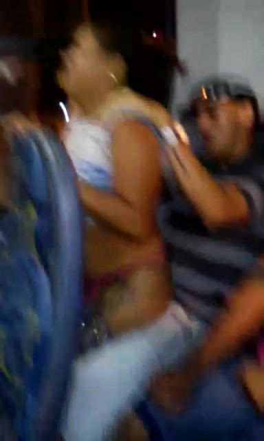 sexo no Ônibus de brasília caiu nos grupos do zap cnn amador