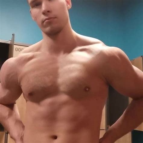Gym Pump And Flexing In Public Locker Rooms Gay Porn Dd Xhamster