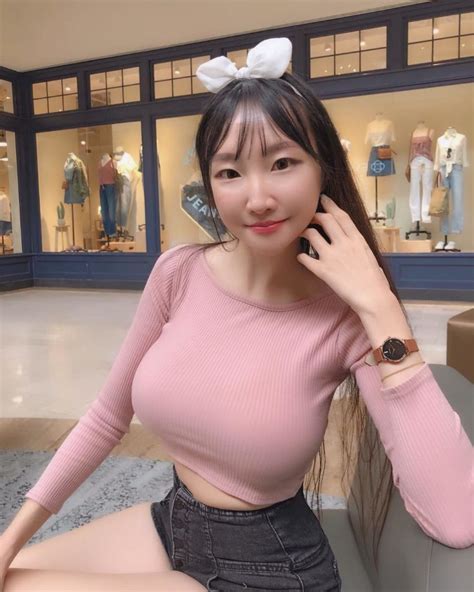 busty korean girl nahna asian boobs daily