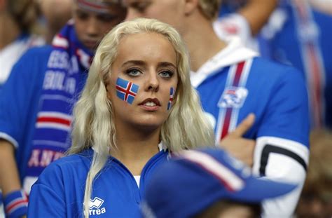 Die Fußball Em In Frankreich Hat Zahlreiche Sexy Fans Zu Bieten