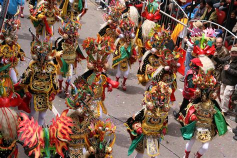bolivia invoca el sosiego de la madre tierra en carnaval desatado