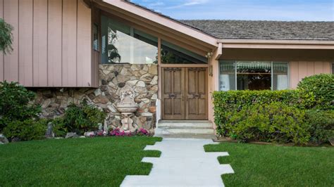 photos the brady bunch house is for sale