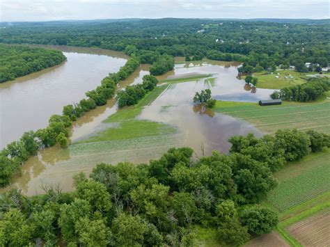 connecticut river flooding  farmers  lose crops