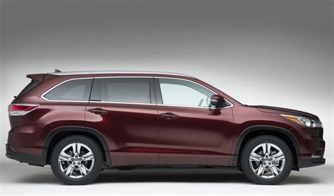 hybrid version offers  features  mileage  toyota highlander drive