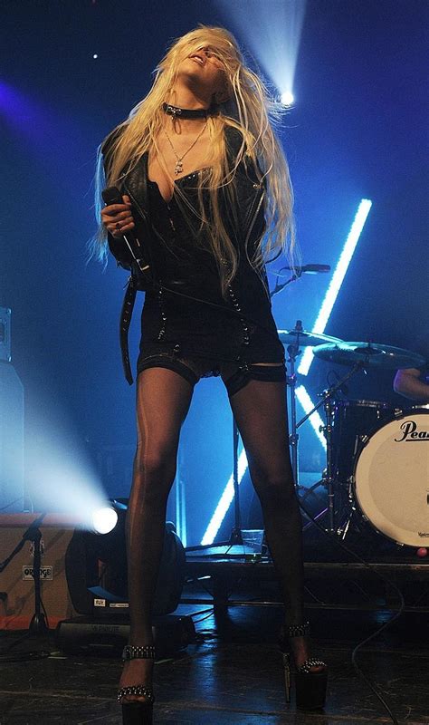 Sexy Celebrity Taylor Momsen Is Pretty Reckless