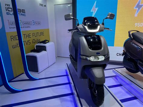 tvs iqube st electric scooter debuts  auto expo  specs price