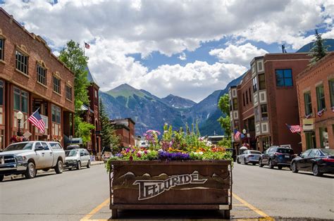 iconic mountain towns  colorado     visit  summer