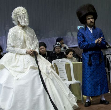 ultra orthodox jewish wedding  israel sees thousands  guests gather