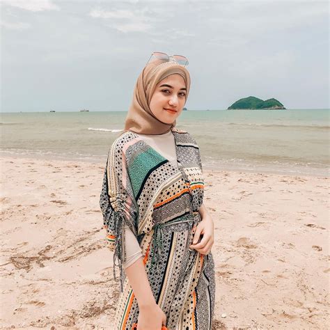 Baju Ke Pantai Hijab Ootd 9 Inspirasi Outfit Hijab Ke Pantai Simple